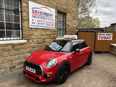 Used Mini Cooper Hatch 136 HP (100 kW) 2015 Red Hatchback