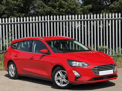 Used Ford Focus Zetec 125 HP (91 kW) 2019 Red Estate