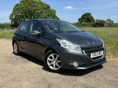 Gebraucht Peugeot 208 Active 82 PS (60 kW) 2013 Grau Kleinwagen
