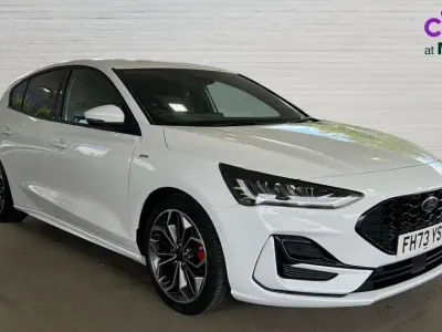Used Ford Focus ST-Line X 125 HP (91 kW) 2024 White Hatchback