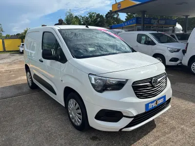 Used Vauxhall Combo Sportive 100 HP (73 kW) 2020 White MPV
