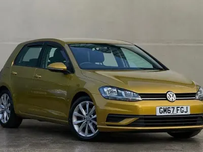 Usado VW Golf VII S 125 CV (91 kW) 2018 Amarillo Utilitario