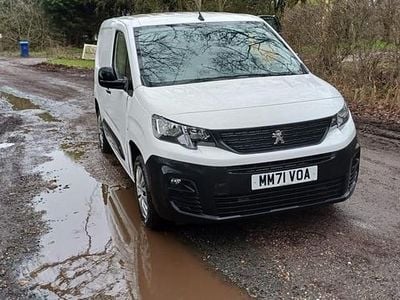 White Used 2022 Peugeot Partner MPV | £6,995 (Good price)