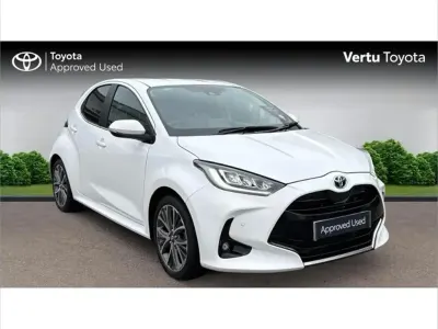 Second-hand Toyota Yaris Hybrid 113 CP (83 kW) 2022 Alb Hatchback