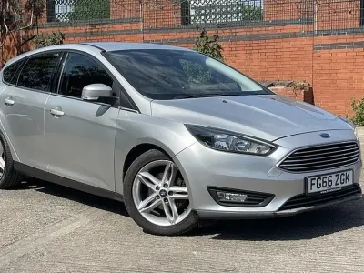 Begagnad Ford Focus Zetec 125 HK (91 kW) 2016 Silver Halvkombi