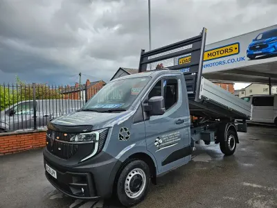 Neu Renault Master 2026 Grau Van / Kleinbus