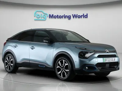 Begagnad Citroën e-C4 Shine 100 kW (136 HK) 2022 Blå Halvkombi