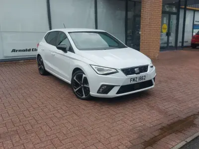 Usado Seat Ibiza FR Sport 115 CV (84 kW) 2024 Blanco Utilitario