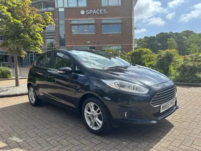 Usado Ford Fiesta Zetec 100 HP (73 kW) 2016 Preto Citadino