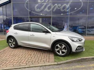 Begagnad Ford Focus Active 2020 Silver Halvkombi