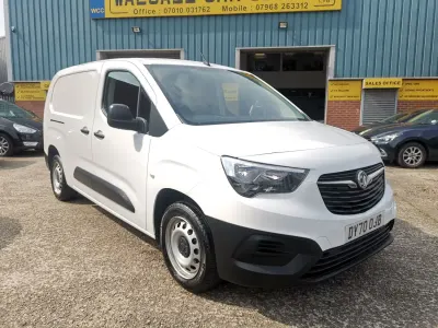 Używany Vauxhall Combo Edition 100 KM (73 kW) 2021 Biały Minivan