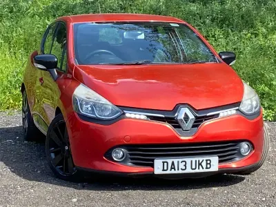 Used Renault Clio IV Dynamique 90 HP (66 kW) 2013 Red Hatchback