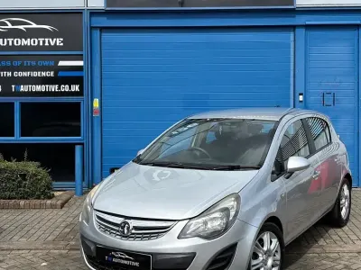 Used Vauxhall Corsa Design Edition 100 HP (73 kW) 2014 Silver Hatchback