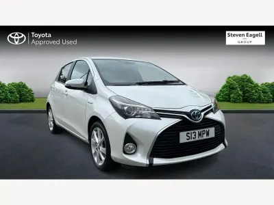 Used Toyota Yaris Sport 100 HP (73 kW) 2015 White Hatchback