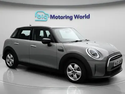 Usado Mini Cooper Classic 136 HP (100 kW) 2022 Cinzento Citadino
