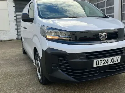 Used Vauxhall Vivaro S 120 HP (88 kW) 2024 White MPV