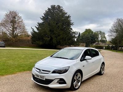 Used Vauxhall Astra Edition 140 HP (102 kW) 2014 White Hatchback