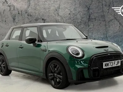 Usado Mini Cooper S Hatch 176 HP (129 kW) 2023 Verde Citadino