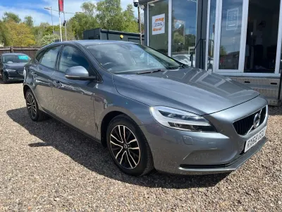 Begagnad Volvo V40 Momentum 122 HK (89 kW) 2018 Grå Halvkombi