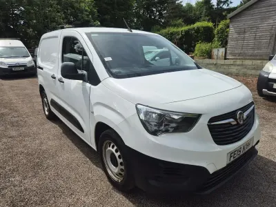 Used Vauxhall Combo Edition 100 HP (73 kW) 2019 White MPV