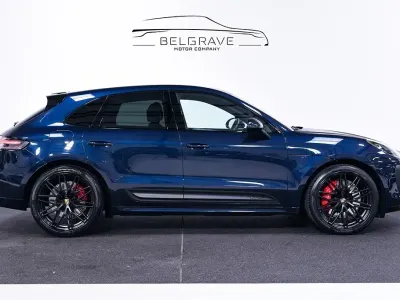 Used Porsche Macan 440 HP (323 kW) 2022 Night blue metallic SUV