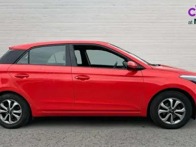 Używany Hyundai i20 SE 84 KM (61 kW) 2019 Czerwony Hatchback