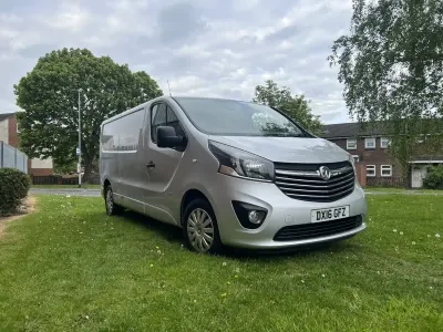 Second-hand Vauxhall Vivaro Sportive 2016 Argintiu