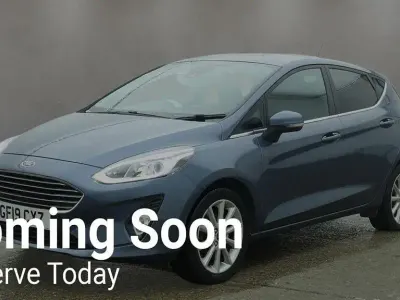 Używany Ford Fiesta Titanium 2019 Niebieski Hatchback