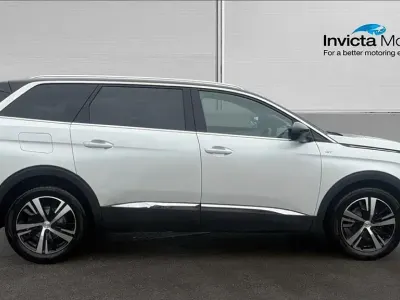 Usado Peugeot 5008 GTi 131 CV (96 kW) 2023 Blanco SUV
