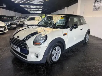 Used Mini Cooper D Hatch 2014 White Hatchback