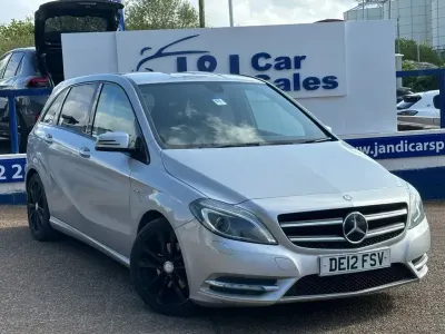 Usado Mercedes B200 2012 Plateado Monovolumen