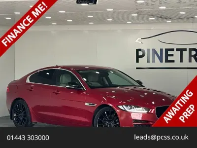 Używany Jaguar XE Portfolio 180 KM (132 kW) 2015 Czerwony Sedan/Limuzyna