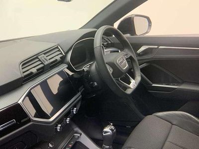 Używany Audi Q3 Black Edition 150 KM (110 kW) 2023 Szary SUV