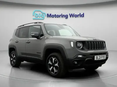 Begagnad Jeep Renegade Trailhawk 240 HK (176 kW) 2021 Grå SUV