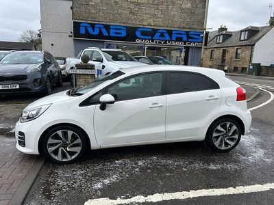Used Kia Rio 107 HP (78 kW) 2015 White Hatchback