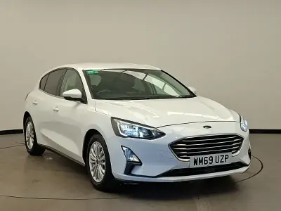 Gebraucht Ford Focus Titanium 120 PS (88 kW) 2020 Weiß Kleinwagen