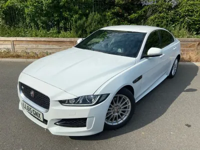 Gebraucht Jaguar XE R-Sport 163 PS (119 kW) 2015 Weiß Limousine
