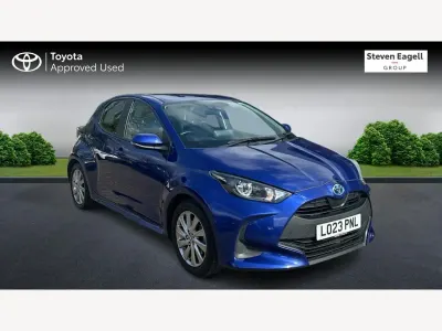 Begagnad Toyota Yaris Hybrid 2023 Blå Halvkombi