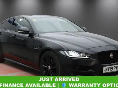 Begagnad Jaguar XE R-Sport 200 HK (147 kW) 2019 Svart Sedan