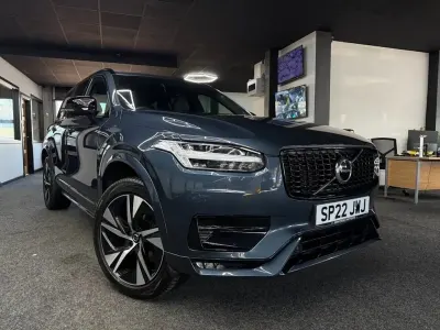 Usado Volvo XC90 R-Design 235 HP (172 kW) 2022 Azul SUV