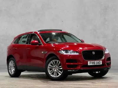 Begagnad Jaguar F-Pace Portfolio 180 HK (132 kW) 2016 Röd SUV