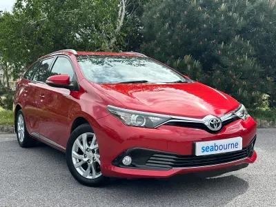 Used Toyota Auris Business Edition 116 HP (85 kW) 2016 Red Estate