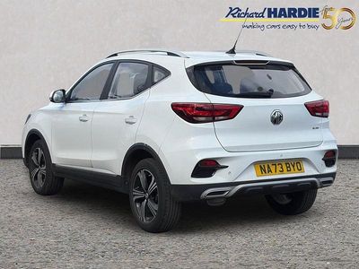 Używany MG ZS Excite 105 KM (77 kW) 2023 Biały SUV