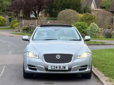 Usado Jaguar XJ Portfolio 275 HP (202 kW) 2013 Prateado Sedan