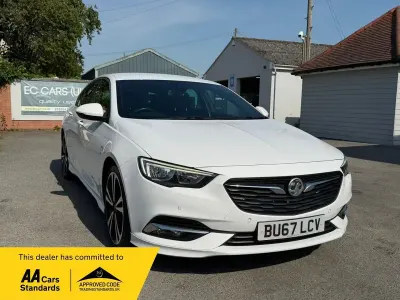 Used Vauxhall Insignia SRi 2017 White Hatchback