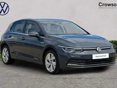Usado VW Golf VIII Style 130 HP (95 kW) 2022 Cinzento Citadino