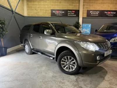 Käytetty Mitsubishi L200 2016 Vihreä Nouto