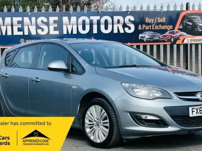 Begagnad Vauxhall Astra 2013 Silver Halvkombi
