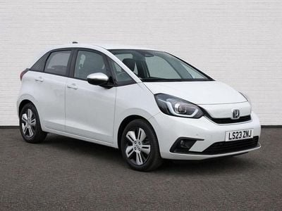 Begagnad Honda Jazz Hybrid 109 HK (80 kW) 2023 Vit Halvkombi