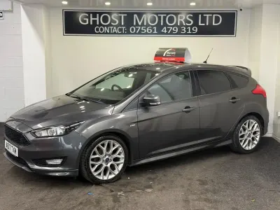 Used Ford Focus ST-Line 125 HP (91 kW) 2017 Grey Hatchback